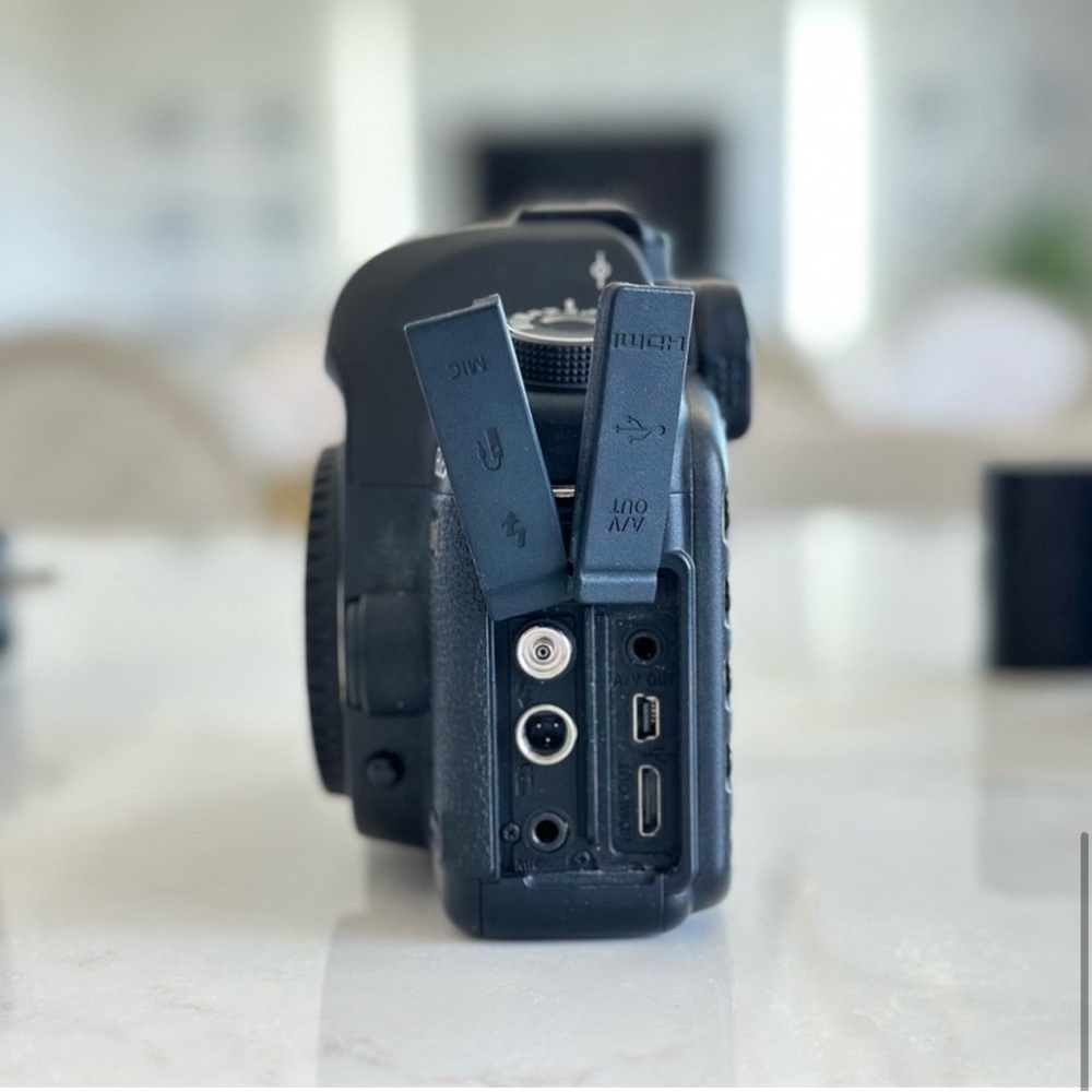 Canon EOS 5D Mark 2 camera - Picture 10 of 10